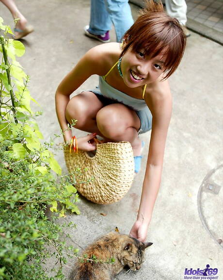 Idols 69 offers a xxx picture gallery with Kanami demonstrating perfect body