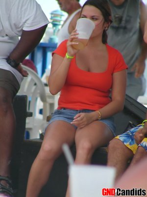 GND Candids offers a free pic gallery with juicy miss exhibit beautiful shape