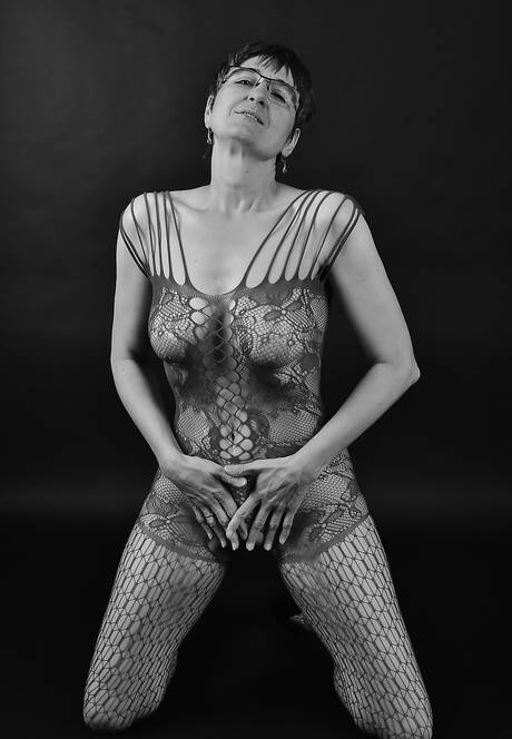 TAC Amateurs are pleased to offer you xxx pics featuring Hot Milf xxx gallery 266924