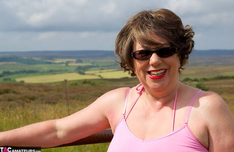 TAC Amateurs invites you to browse their free pics with Speedybee xxx gallery 273444